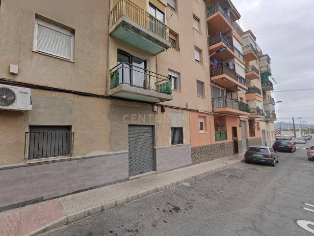 Oportunidad de Inversión en Alicante: 92m² para Recuperar