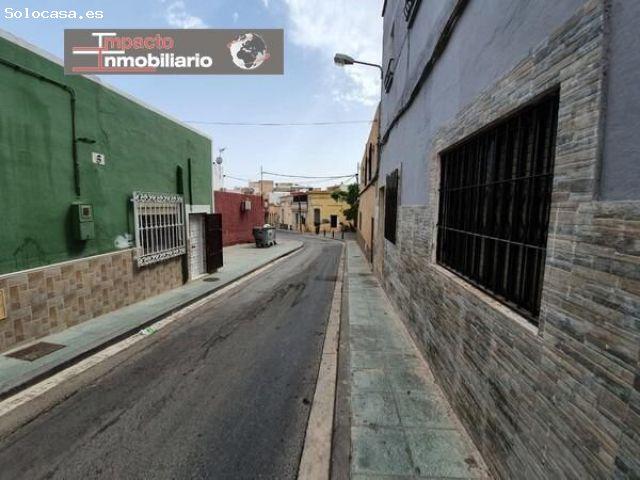 Oportunidad de Inversión en Almería: Adosado a Reformar por solo €55,000