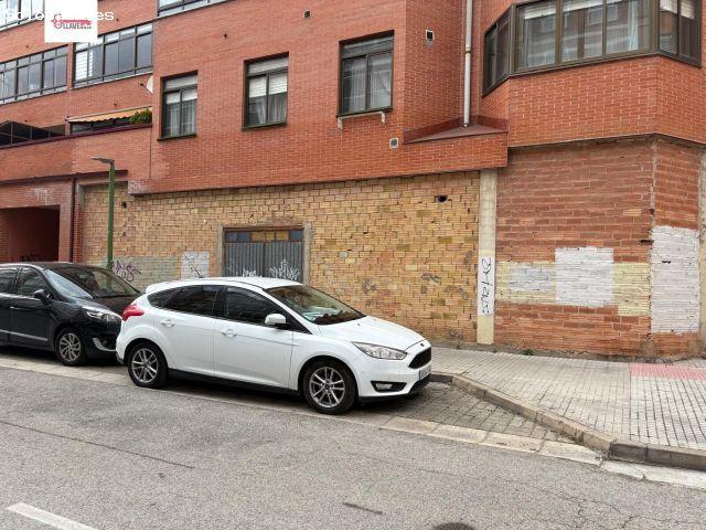 Oportunidad de Inversión en Burgos: Local Comercial con Potencial