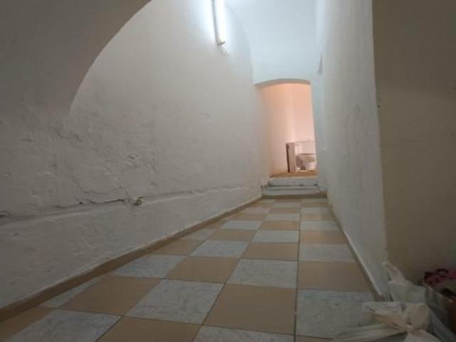 Oportunidad de Inversión en el Corazón de Cádiz: Local Comercial a la Venta