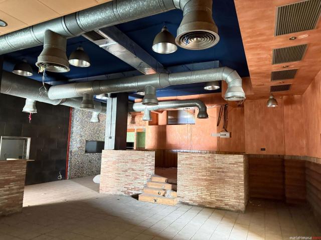 Oportunidad de inversión en Elche: dos locales unidos con licencia para transformación en apartamentos