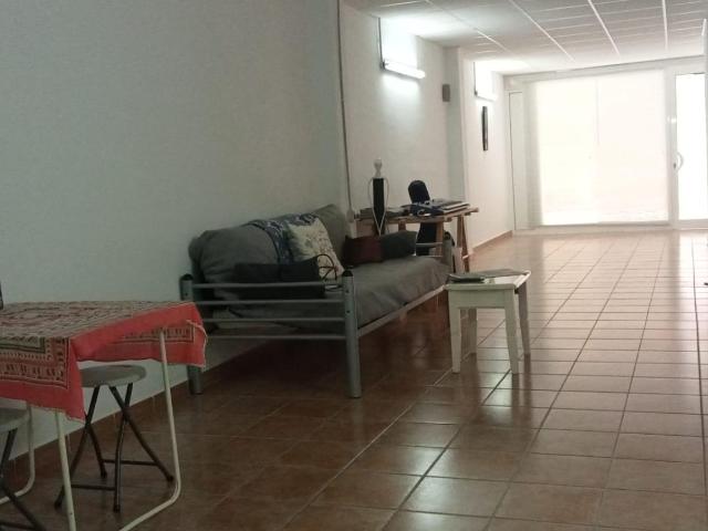 Oportunidad de Inversión en Local Comercial Seminuevo en Els Hostalets de Pierola