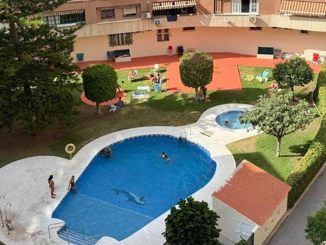 Oportunidad de Inversión en Málaga: Piso a Reformar en Finca el Pato Torre del Río