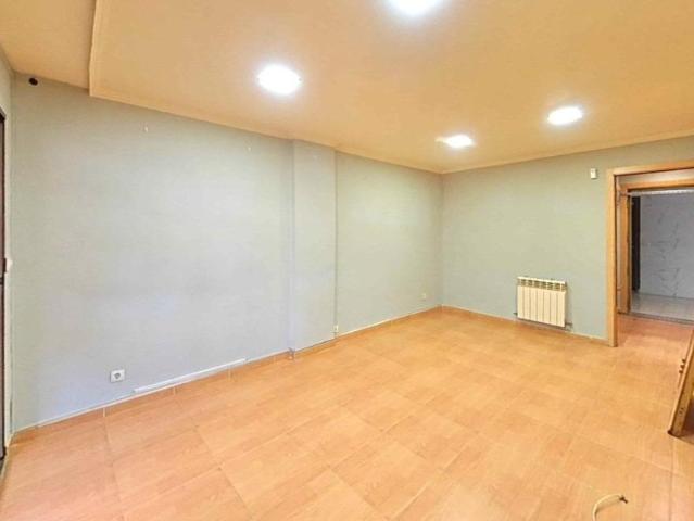 Oportunidad de Inversión en San Fermín, Madrid: Piso a Reformar