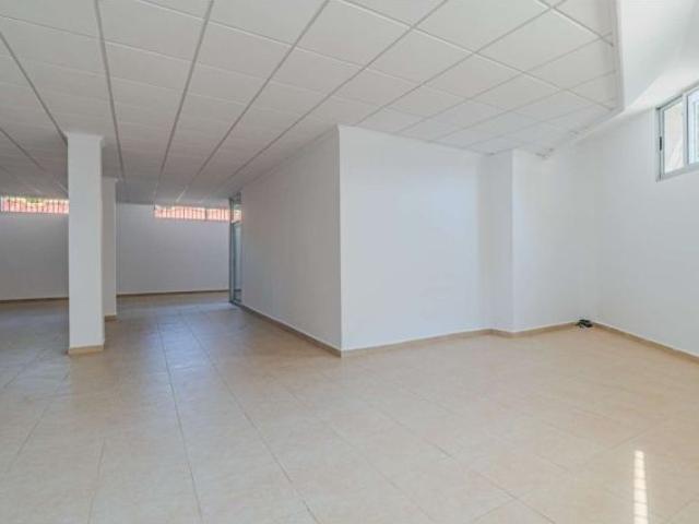 OPORTUNIDAD DE INVERSION EN TORREVIEJA LOCAL REFORMADO DE 152M2 CON 2 SALIDAS DE HUMO Y DIVISIBLE EN