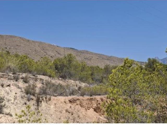 Oportunidad de Inversión en Terreno Rural con Vistas al Mar