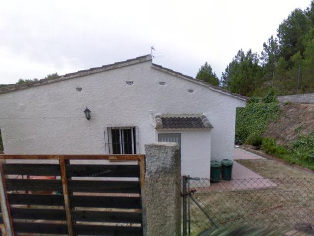 OPORTUNIDAD DE INVERSIÓN EN VILAMARXANT – CHALET CON OKUPAS ILEGALMENTE
