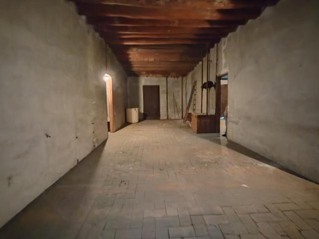 Oportunidad de inversión: Edifico para reformar con fachada histórica en Molins de Rei
