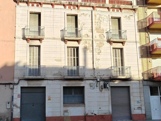 Oportunidad de inversión: Edifico para reformar con fachada histórica en Molins de Rei