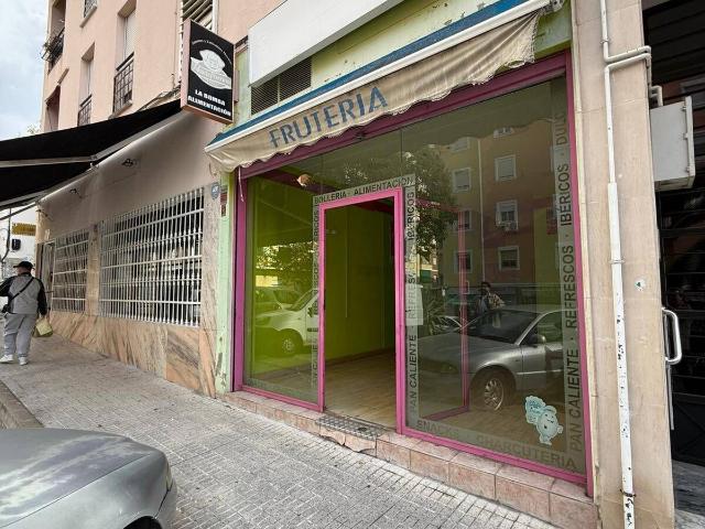 Oportunidad de Inversión: Local Comercial en el Centro de Badajoz ✨