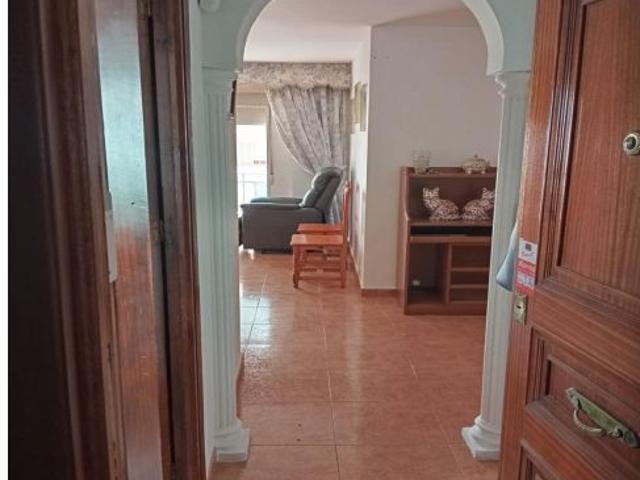 ¡Oportunidad de inversión! Piso de 3 dormitorios a reformar en el boulevar de San Pedro, con vistas