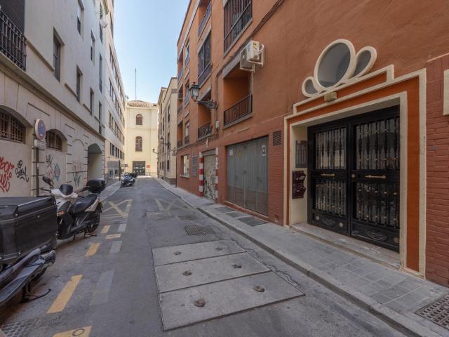 Oportunidad de Inversión: Plazas de Garaje en Gran Vía desde 24.900 €