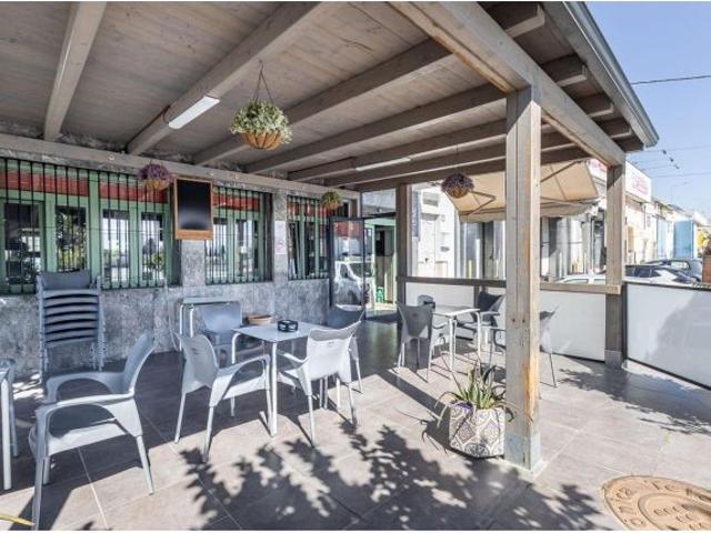 OPORTUNIDAD DE INVERSIÓN: RESTAURANTE EN FUNCIONAMIENTO + VIVIENDA DE 9 DORMITORIOS. POLÍGONO MERCAG