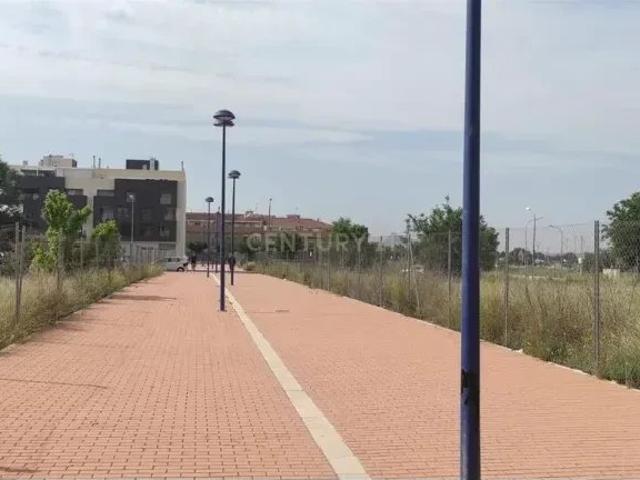 Oportunidad de Inversión Única: Solar en Calle Corredera, el Corazón Comercial de Villena