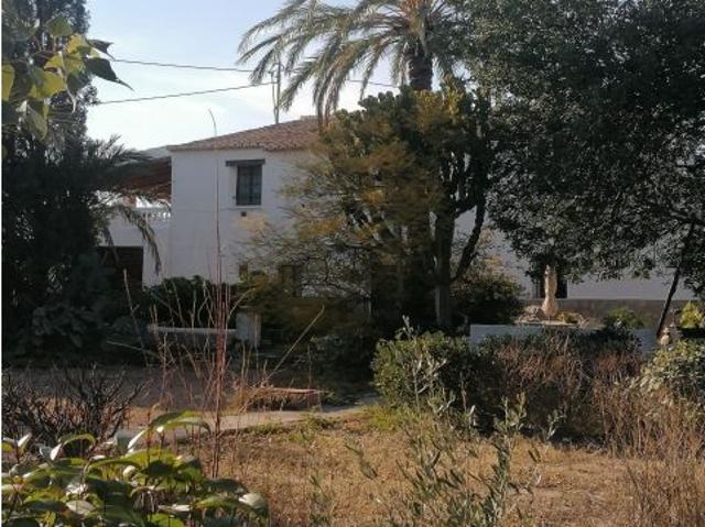Oportunidad de Inversión Única: Propiedad Histórica en Alicante