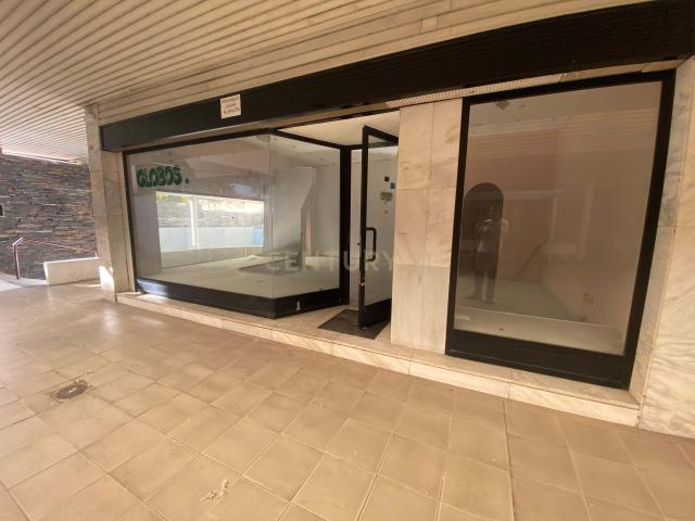 OPORTUNIDAD DE LOCAL COMERCIAL EN ESQUINA EN LA CALLE CAÑADILLA DE LAS ROZAS CON 50 M2