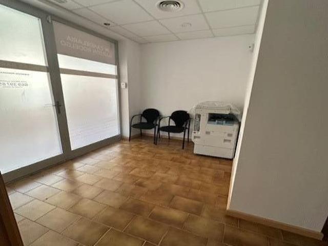 Oportunidad de Local Comercial Reformado en Barbastro Posibilidad cambio de uso a vivienda