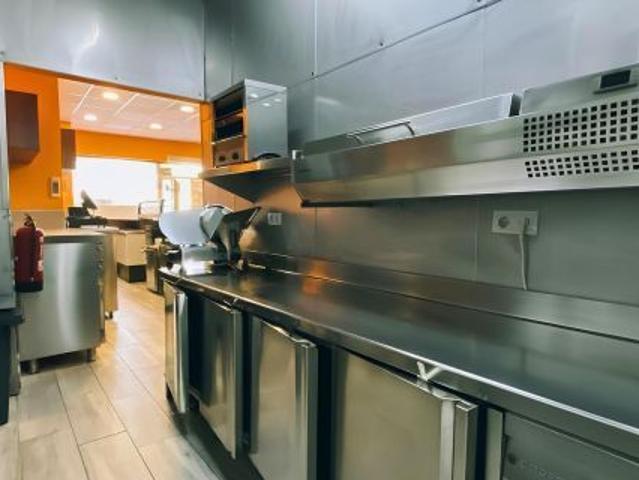 Oportunidad de negocio Cafetería lista para funcionar en Vecindario