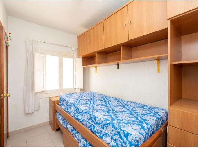 ¡OPORTUNIDAD DE ORO! 3 Habitaciones en Ángel Barrios a precio imbatible