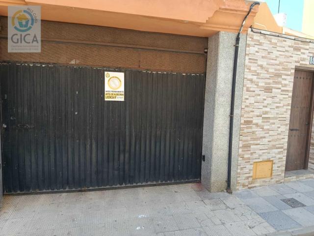 Oportunidad de plaza de garaje y tratero en zona El Corte Inglés