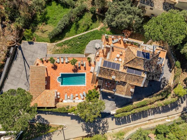 Oportunidad de renovación con vistas al mar en El Madroñal Benahavís