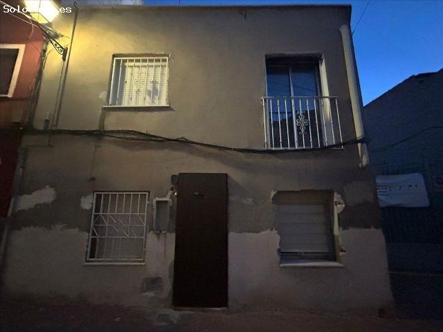 Oportunidad de Reforma: Casa de 3 Dormitorios en Bulla