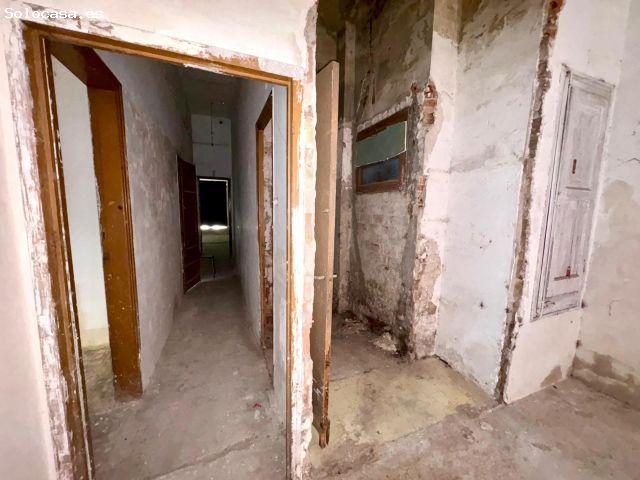 Oportunidad de Reforma Integral en Finca Regia: 192m2 + Jardín