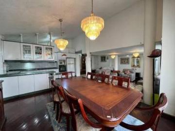 Oportunidad Departamento en Venta, 4 dormitorios y 5 baños, con 1 parqueadero, Norte de Quito