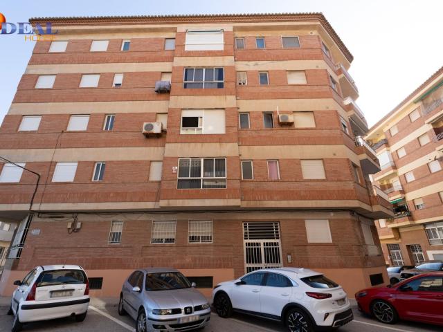 Oportunidad en Torrenueva: piso con terraza y patio cerca de la playa