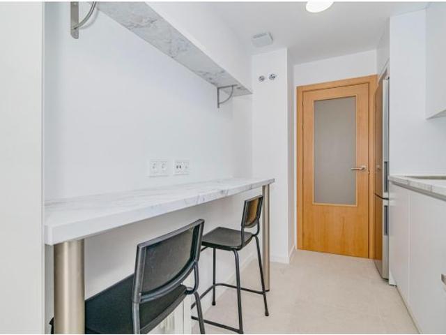 OPORTUNIDAD EN VENTA DE PISO VPO DE 3 DORMITORIOS EN BARRIO ALBAYDA CON PLAZA DE GARAGE Y TRASTERO