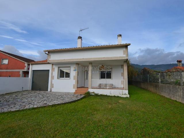 OPORTUNIDAD EN VILAR TOMIÑO, Chalet en venta en zona tranquila y soleada