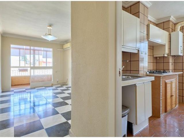 Oportunidad en zona centro: Piso de 3 hab. totalmente exterior + Plaza de garaje incluida