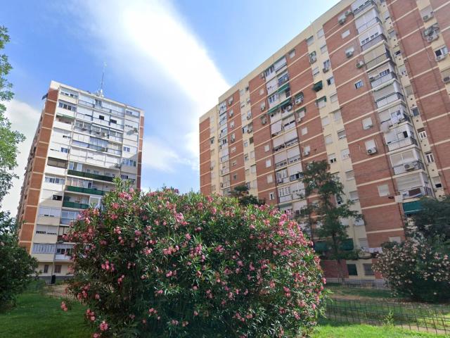 Oportunidad en zona La Vaguada: 3 dormitorios, exterior y con posibilidades