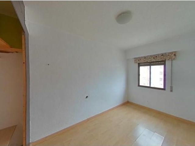 ¡Oportunidad en Almería! Piso Exterior para Reformar por Solo €115,000 ?✨