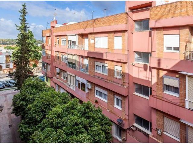 ¡Oportunidad en Alcalá de Guadaira! Piso con gran potencial