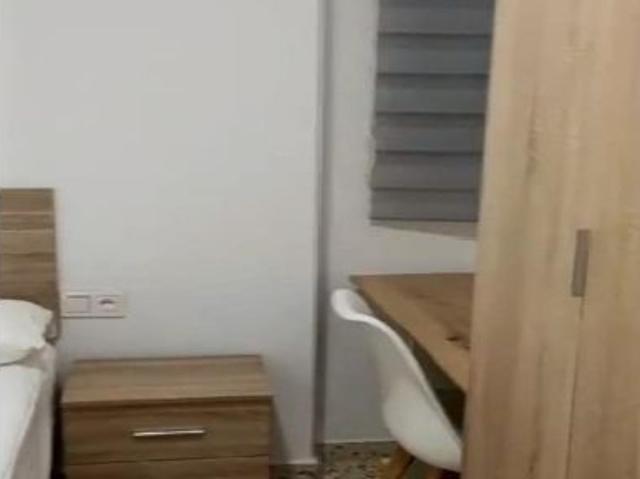 OPORTUNIDAD EN ALQUILER DE PISO DE 4 DORMITORIOS EN CALLE HORNILLO DE CARTUJA