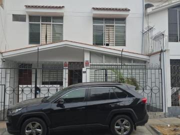¡OPORTUNIDAD EN ATE! VENDO CASA DE TRES PISOS CON ENTRADA INDEPENDIENTE