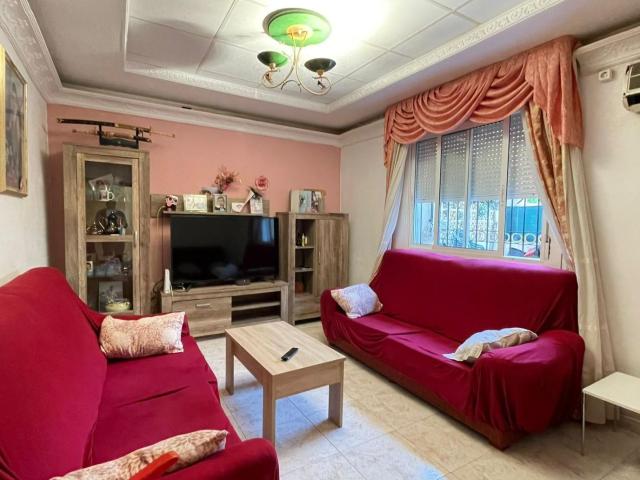 OPORTUNIDAD EN BARRIO DE LA CONCEPCIÓN: PLANTA BAJA CON PATIO Y 4 DORMITORIOS