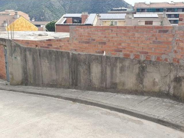 ¡Oportunidad en Capellades! Casa con almacén y dos plantas para proyecto de construcción!