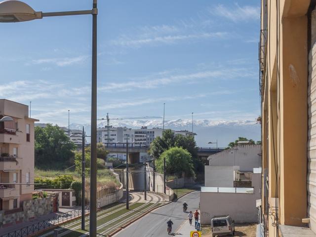 ¡Oportunidad en Cerrillo de Maracena! Piso muy soleado y junto al Metro