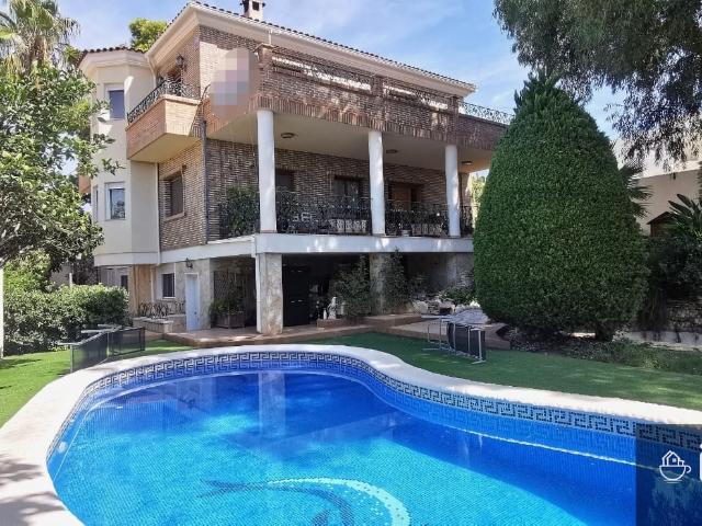 Oportunidad en Ciudad Quesada: villa con sótano apartamento independiente y piscina
