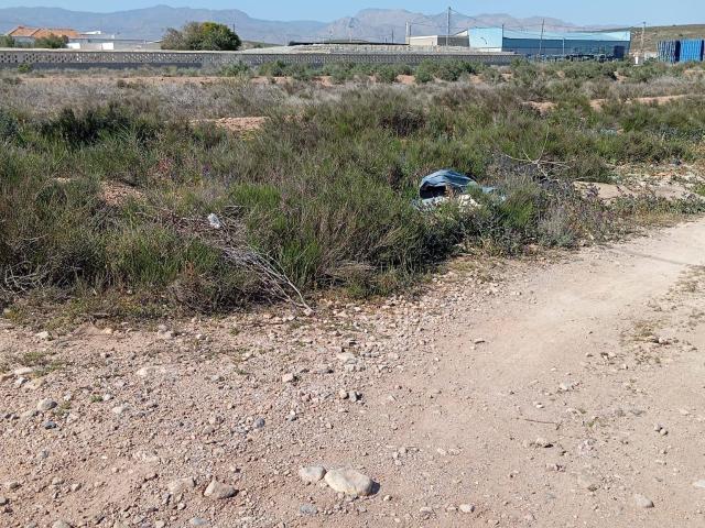 ¡Oportunidad en El 21 Almería ! Terreno rústico con excelente disponibilidad de agua