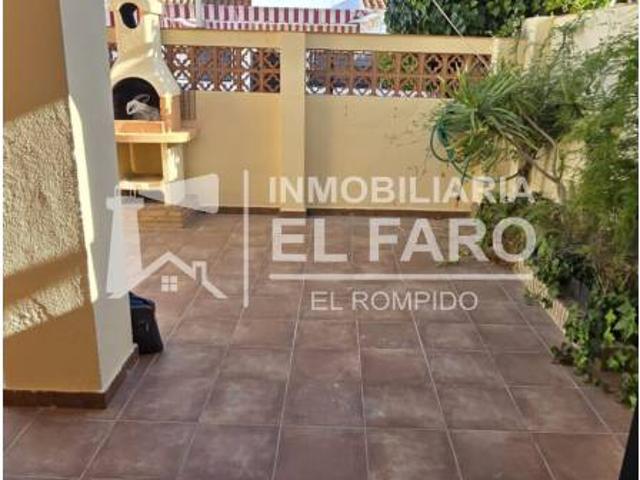 ¡ OPORTUNIDAD EN EL PORTIL, A TAN SOLO 5 MINUTOS DE LA PLAYA !