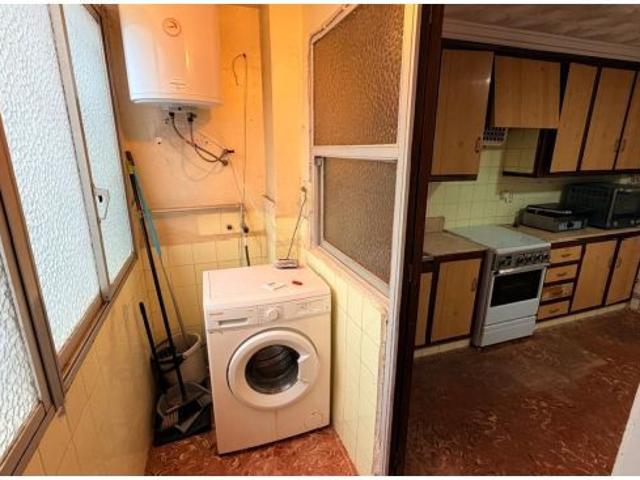 Oportunidad en Elche: piso exterior y luminoso para reformar en Reina Victoria