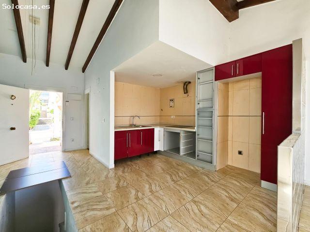 ? OPORTUNIDAD EN GRAN VISTA – BUNGALOW A REFORMAR ADOSADO CON VISTAS AL MAR Y GRAN POTENCIAL