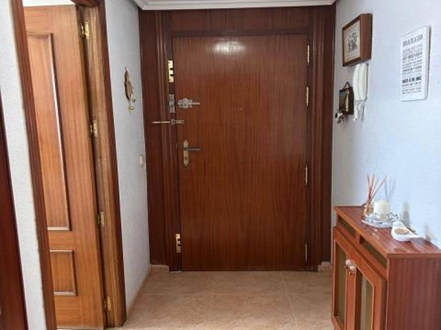 OPORTUNIDAD EN LA ZONA DE HELLIN 3 DORMITORIOS,2 BAÑOS, MAS CUARTO DE PLACHA CON 2 TERRAZAS Y ASCENS