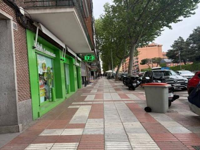 OPORTUNIDAD EN LA CALLE DE ALCALA 3 DORMITORIOS, 1 BAÑO AMPLIO, TERRAZA, ASCENSOR Y CONSERJE