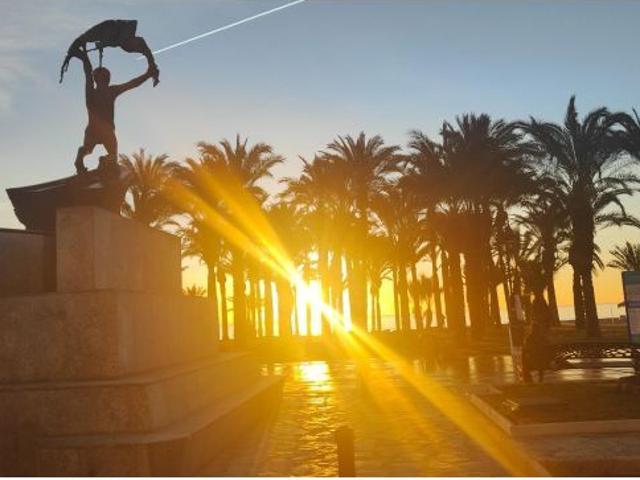 ? ¡OPORTUNIDAD EN LA CARIHUELA! Plaza de garaje en segunda línea de playa ?