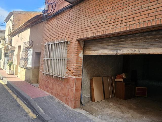 ¡Oportunidad en Llano de Brujas! Local de 99 m2 con múltiples posibilidades