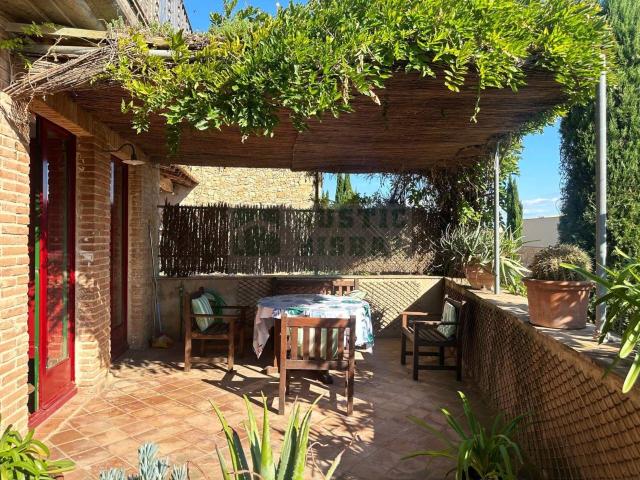 Oportunidad en Peratallada: Casa rústica en venta en tranqui. 222m² Forallac